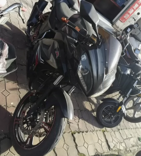 19年五月份上牌 费用一整年，车况极品，现...