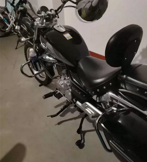 豪爵铃木GZ150E，2020年五月份上牌...