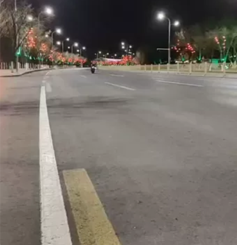 名称：摩托车，机车 种类：仿赛纯正骑行三角...