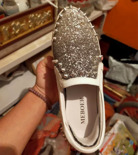 兰州西太华买的，无奈脚后跟没肉 这样的鞋挂...