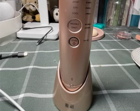 雅萌水光钻多功能美容仪，天猫双11买的，用...