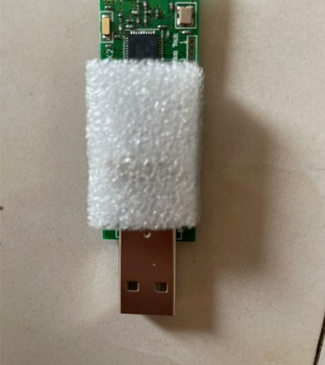 USB Dongle 板子，实物如图 感兴...