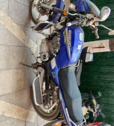 H J125- K钻豹摩托车，已脱检，铃木...