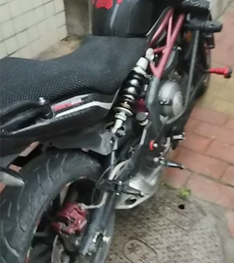 一六年欧版黄龙300，三手户，，发动机无拆...