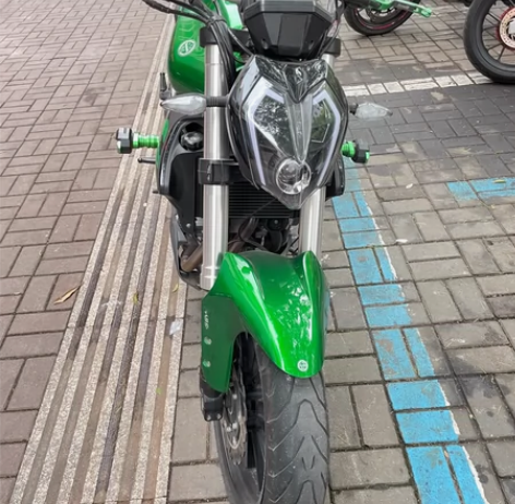 最新拿下19年《贝纳利黄龙300》加装发动...