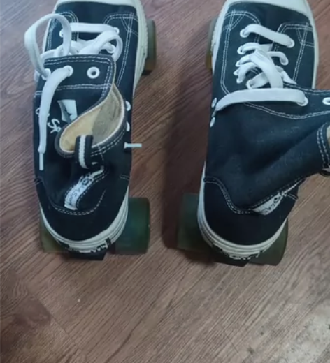 双排滑轮鞋，44/45，不包邮，仅此一双，...