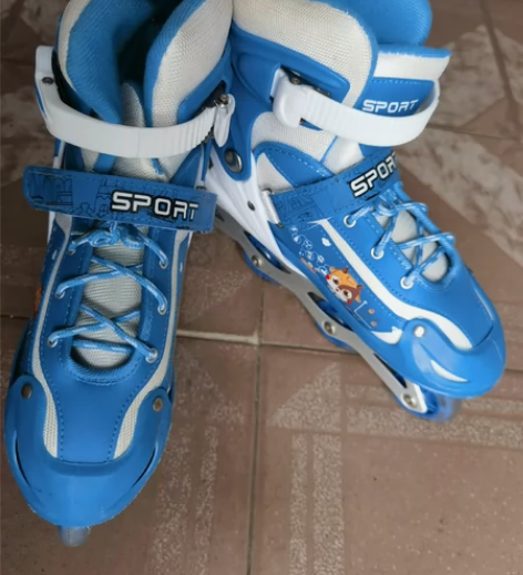 轮滑溜冰鞋儿童初学者，别人送的我儿子穿大了...