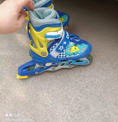 畅快溜冰鞋，直排轮滑旱冰鞋，闪光，s码，适...