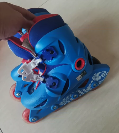 oxelo儿童旱冰鞋，28-30号都可以穿...