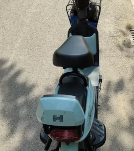 哈啰棒途H10电动车,牌照、充电器、电池防...