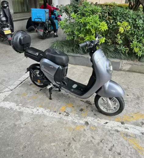 爱玛水泥灰新国标小包车 48v锂电池 续航...