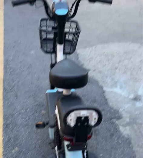 1月买的，有合格证发票可以上牌，最好同城自...