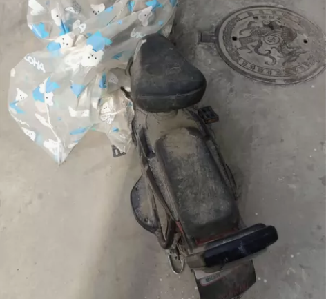 电动车，废品价格卖，不能上路了 感兴趣的话...