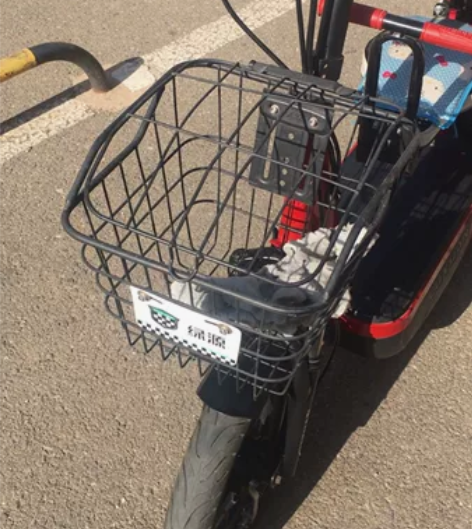 绿源电动车，电池去年新换的，手续齐全两套钥...