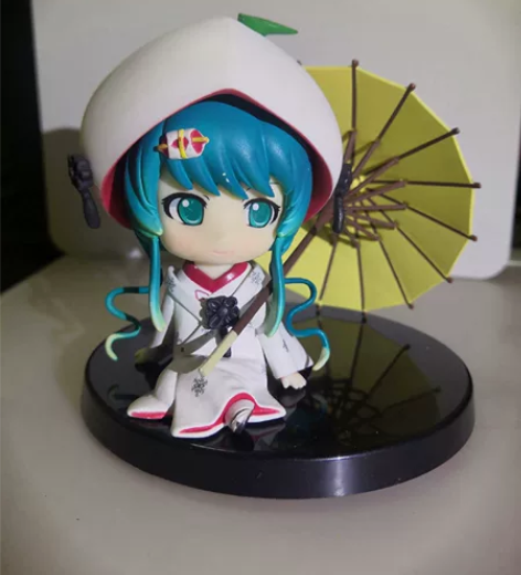 初音未来手办 左手跟游泳圈连接处断了 但是...