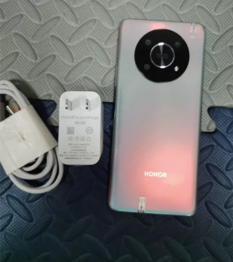 荣耀原装66W充电器，超级快充66W。家里...