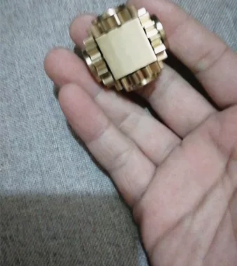 桌面陀螺（编号：10188） 四齿联动，黄...