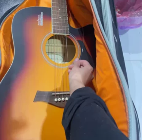 吉他 几乎全新！ 没用过2次 家里吉他太多...