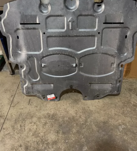 出一个锐志底盘护板，锰钢材料适用13款50...