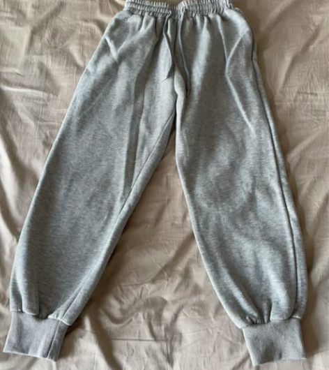 无品牌M码运动裤 不是长款 堆到鞋面上那种...