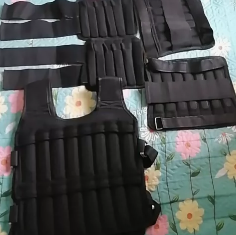 负重背心马甲装备可调节沙袋，学生训练及日常...