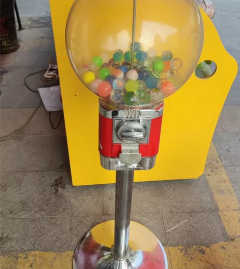 8成新扭蛋机 感兴趣的话点“我想要”和我私...