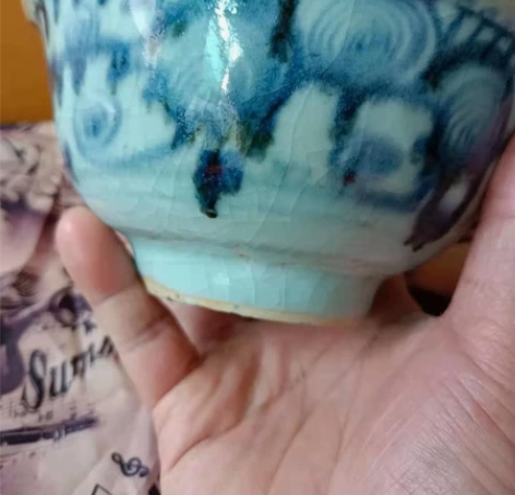 明，宣德，青花碗，釉水非常靓丽，酱口，口沿...