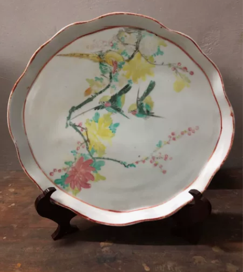 民国喜上梅梢粉彩赏盘。 最宽处：26cm。...