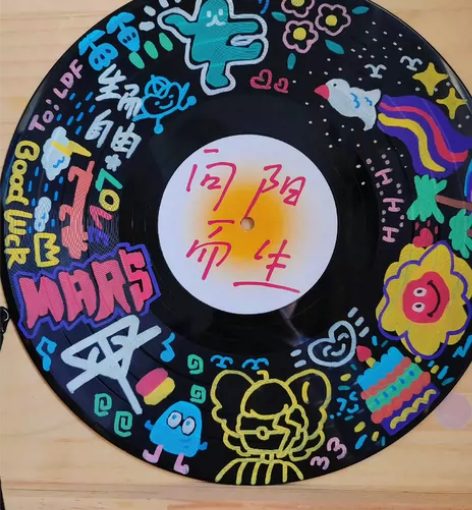 生日礼物 黑胶唱片手绘 可根据故事元素来画...