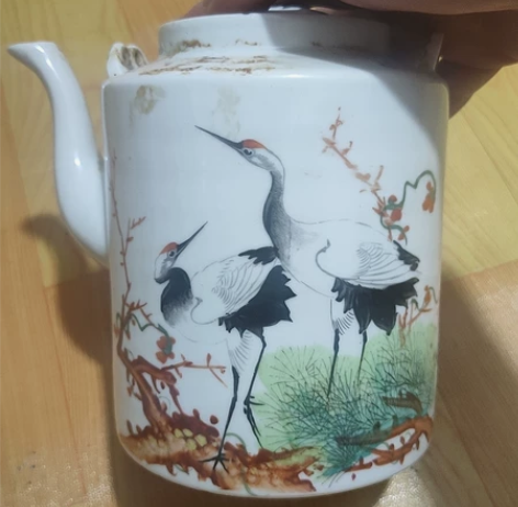 精品松鹤壶口一点毛口其他完整，画工瓷质一流...