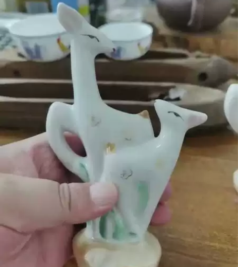 文革时期景德镇瓷厂烧制,粉彩描金子母梅花鹿...