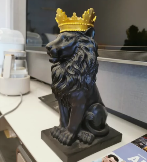 招财皇冠狮子摆件北欧客厅酒柜电视柜装饰品现...