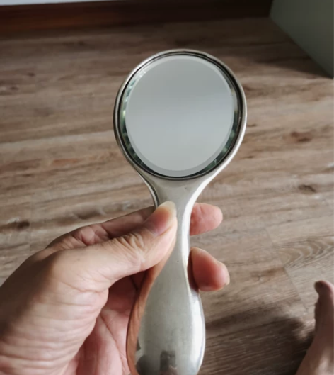 英国回流走狮标老银梳妆镜，品相一流，有一点...