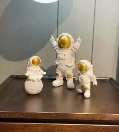 宇航员摆件小太空人模型汽车现代家居客厅桌面...