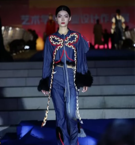 服装设计成衣：666一套 共三套 没有参加...