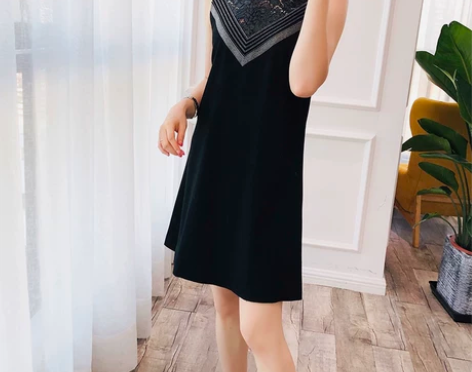 王雯馨 高端成衣定制 精致水溶花拼接无袖黑...