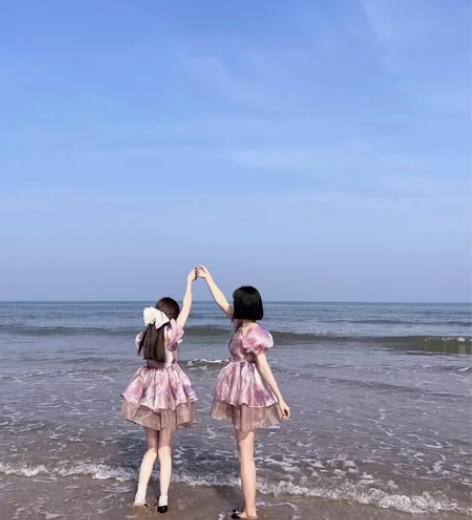 茶歇法式泡泡袖连衣裙仙女夏季小众设计性感收...