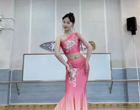 傣族舞蹈服装女成人舞台演出服练功舞裙长裙孔...