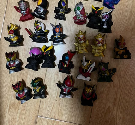 假面骑士指偶SET，中古，成色很一般，如图...