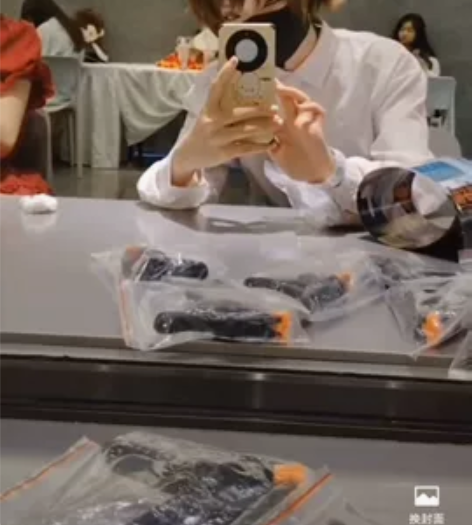 武汉cos委托 恋与制作人白起 打了耳洞身...