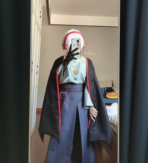 这里出光遇两个斗篷（注意！只剩斗篷和假发了...