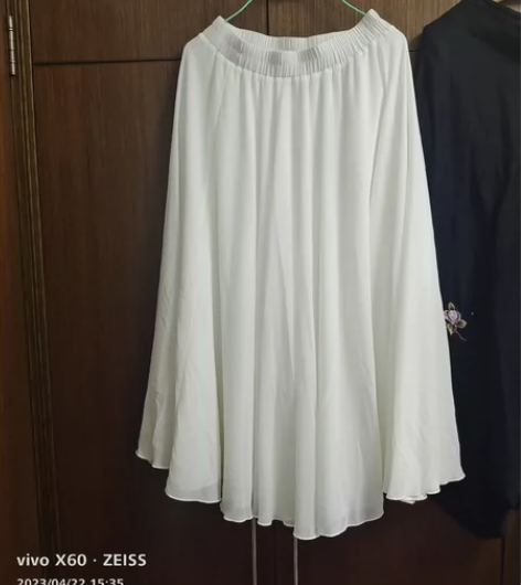 跳新疆舞时特意买的大摆裙，没穿几次，买来表...