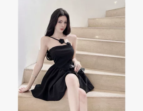 女玫瑰黑色抹胸一字肩赫本风连衣裙夏季收腰蓬...