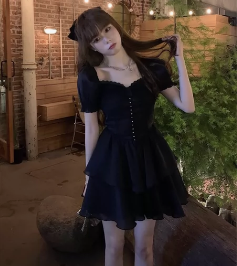 2023夏季新款方领泡泡袖连衣裙法式初恋温...