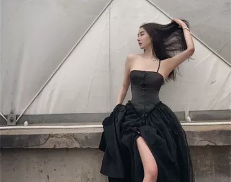 高端设计感港味性感摸胸拼接纱纱蓬蓬长裙暗黑...