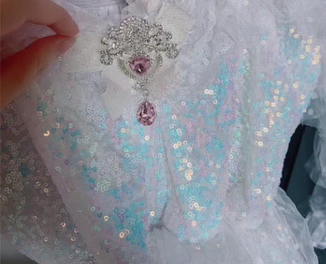 闪闪发光喇叭袖木耳边层层蛋糕显瘦连衣裙 感...