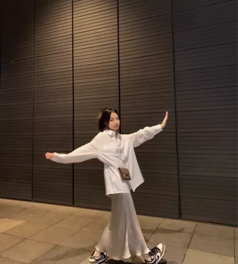 珠光缎面半身裙女2022夏季设计感包臀鱼尾...