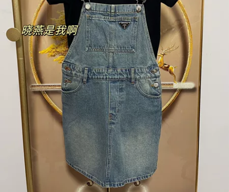Prada普拉达倒三角黑色短袖T恤 普拉达...