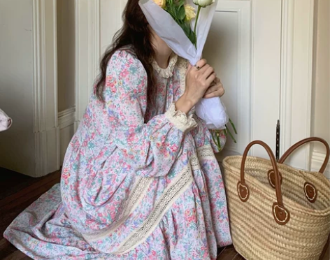 大F小Z田园风重工蕾丝拼接花边立领碎花裙宽...