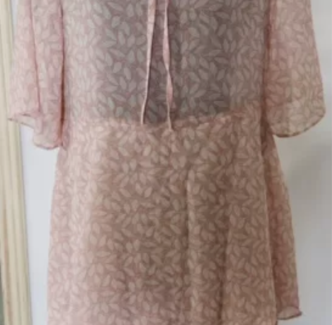 粉色全新蝴蝶结短袖连衣裙，有点小透，有意向...